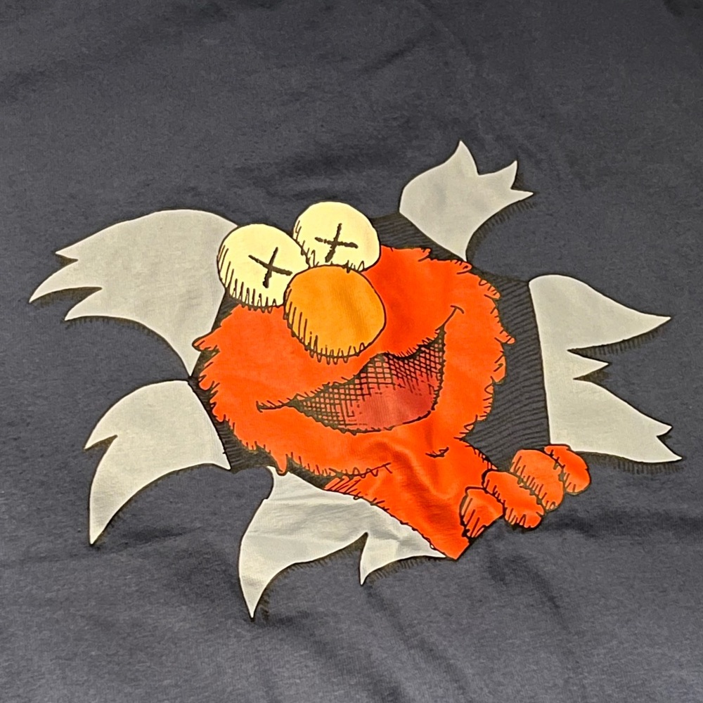 Kaws x Uniqlo x Sesame Street Elmo tee